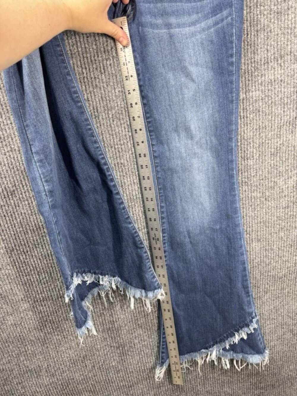 Judy Blue Flare Jeans Womens 9/29 Medium Wash Frayed Tulip Tiered Raw Hem Denim - Picture 8 of 10